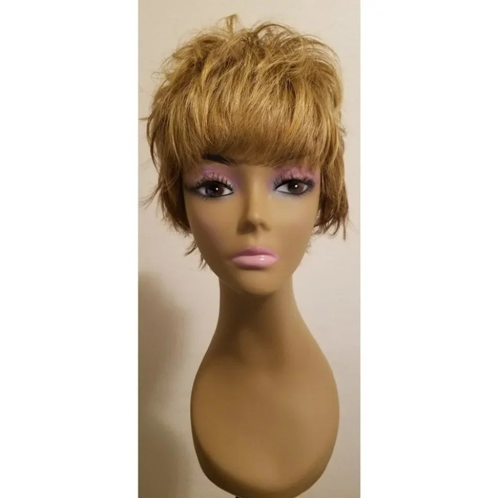 Short Wig by LUXHAIR (D)